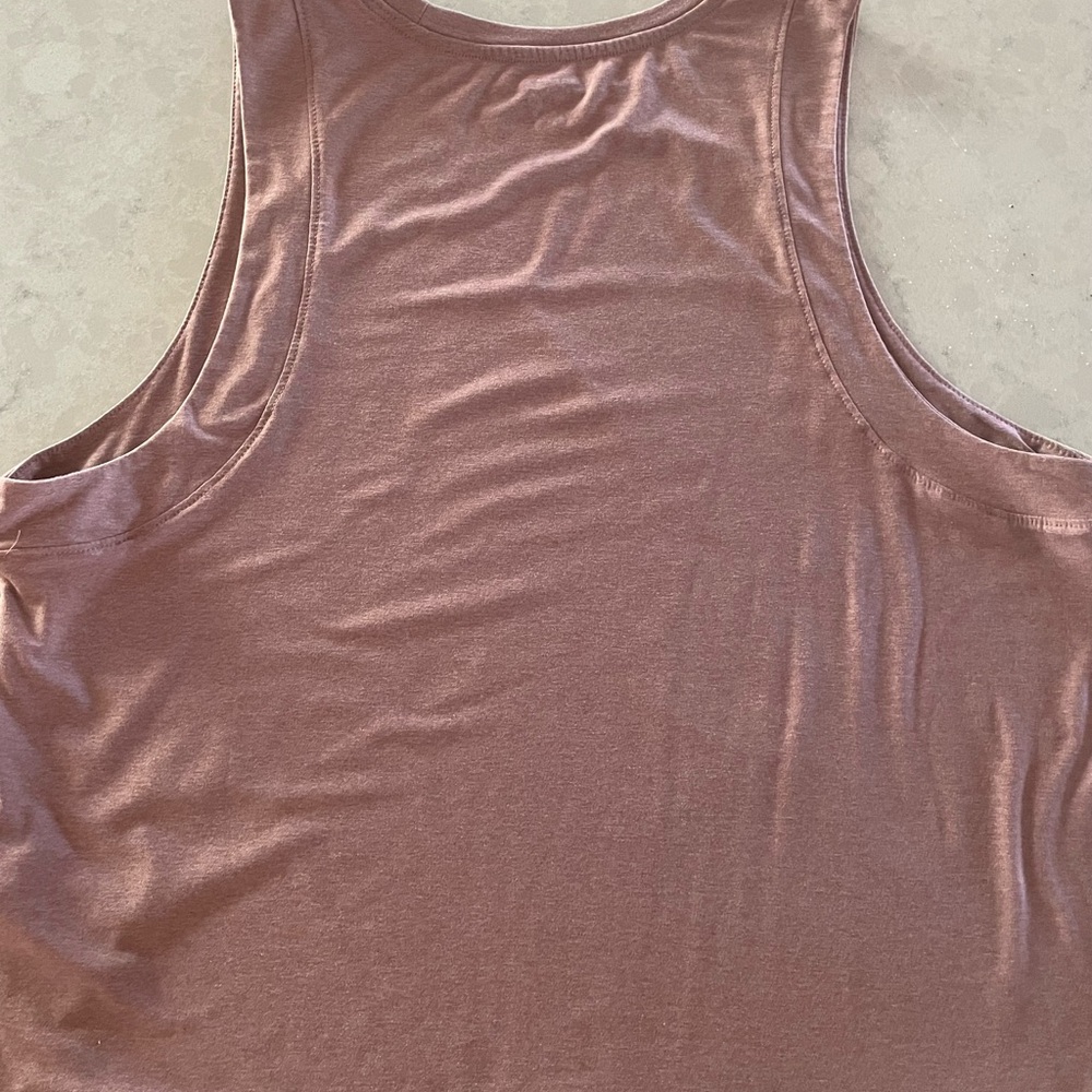 Old Navy Warm Taupe Split Hem T-Shirt - Picture 4 of 5